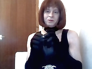 gorgeous brunette with wet pussy taste shemale cock first time