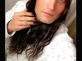 seductive shemale quinn loves fingering