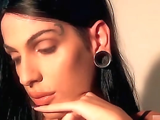 dildo loving mickey shows off her enormous gape