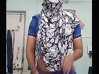 indian crossy showing off in saree